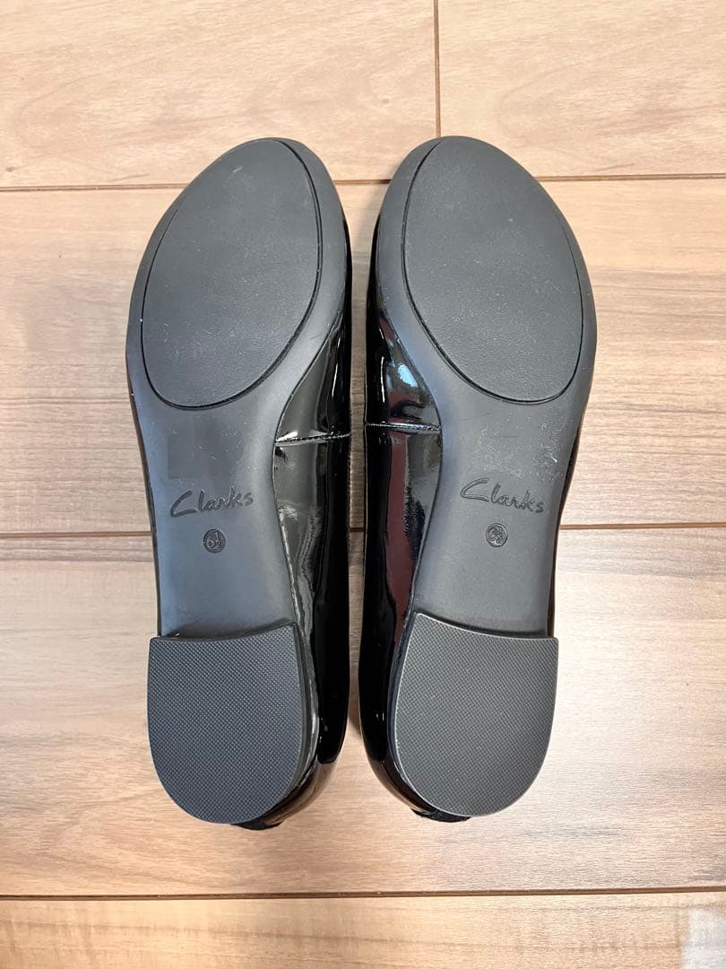 【26cm】新品Clarks エナメルフラットシューズ レディース 大きいサイズ