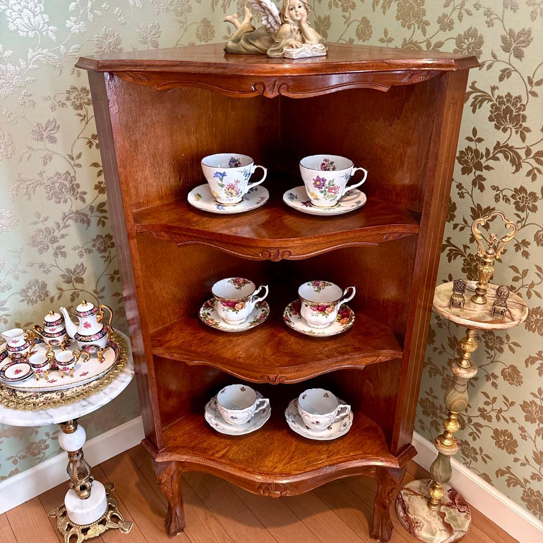 カモミール様 ご購入☆イタリア アンティーク 猫足 3段 飾り棚(レース付き)