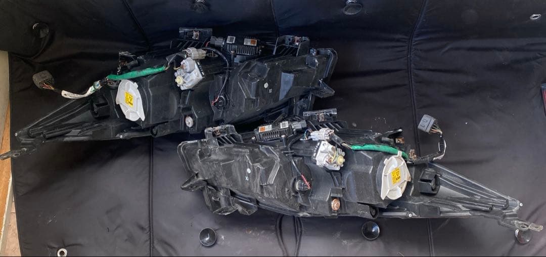 マツダ アクセラ（MAZDA3）純正ヘッドライト 左右セットです。