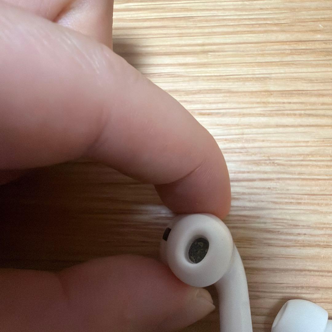 AirPods pro 第二世代　ライトニングモデル本体 ホワイト 使用感あり