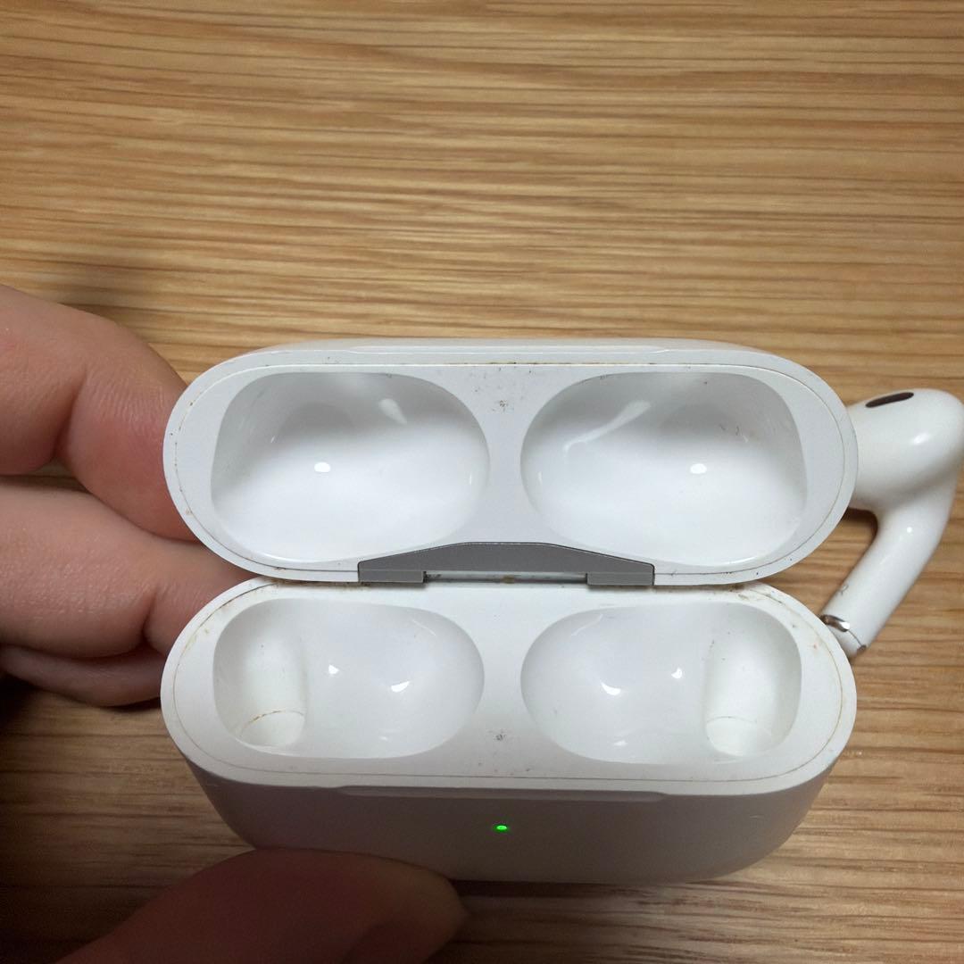 AirPods pro 第二世代　ライトニングモデル本体 ホワイト 使用感あり
