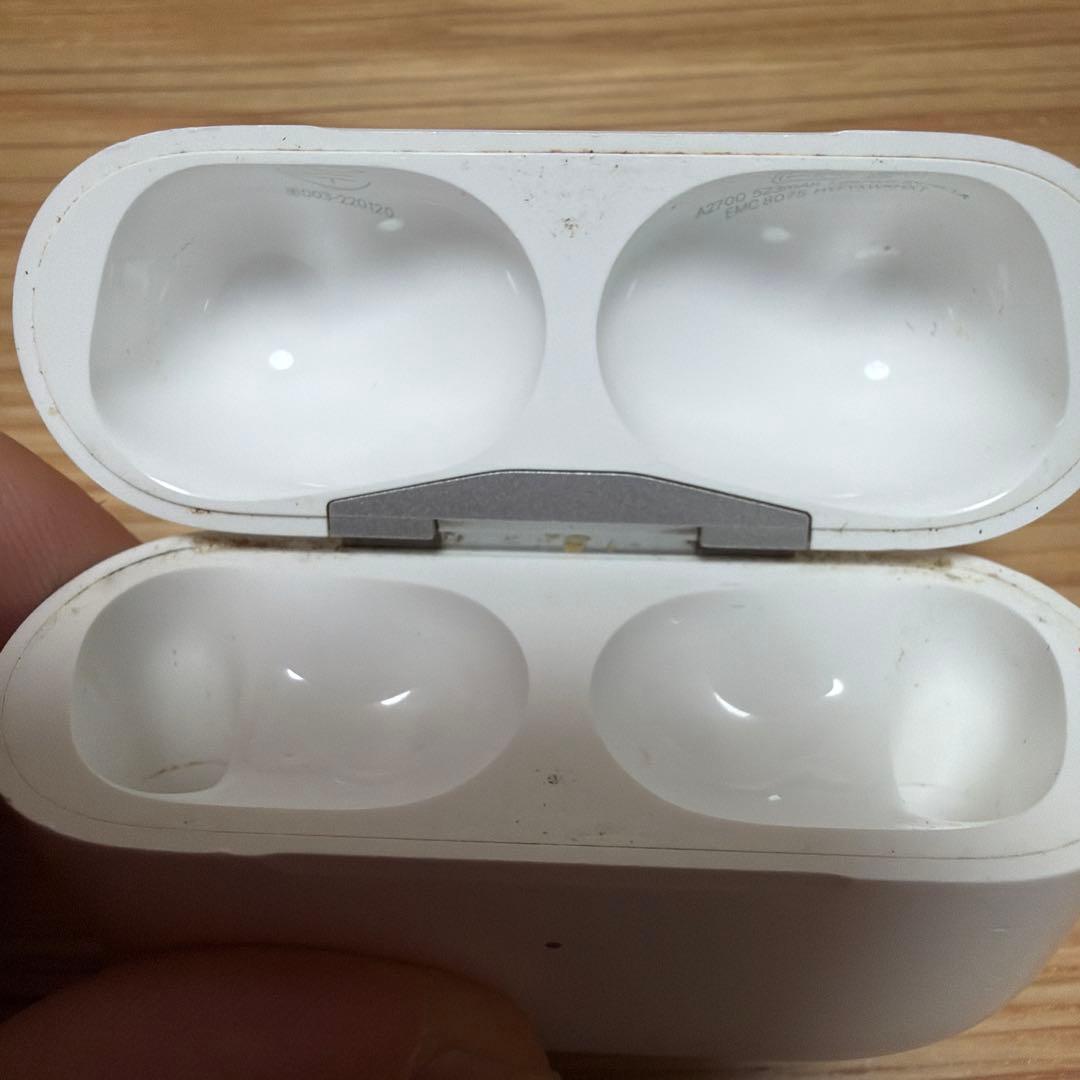 AirPods pro 第二世代　ライトニングモデル本体 ホワイト 使用感あり
