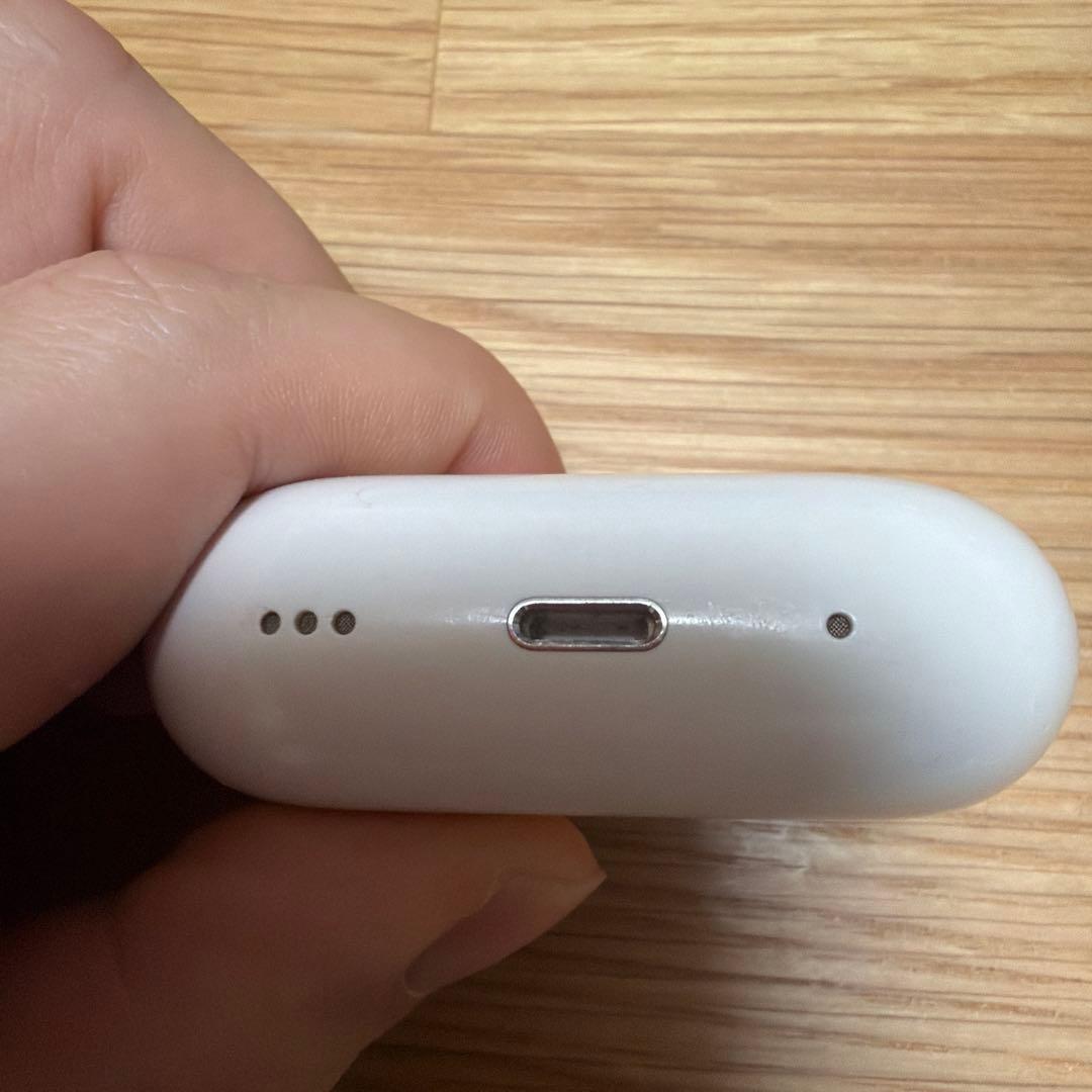 AirPods pro 第二世代　ライトニングモデル本体 ホワイト 使用感あり
