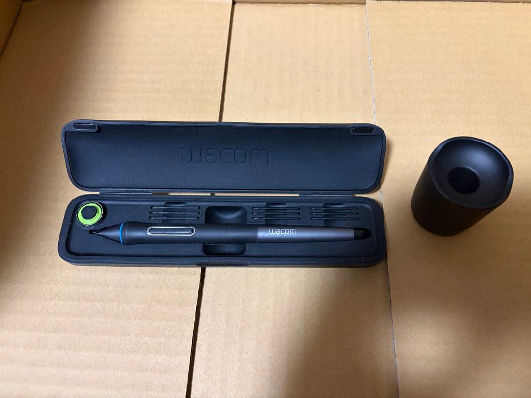 Wacom 液晶ペンタブレットCintiq 13HD