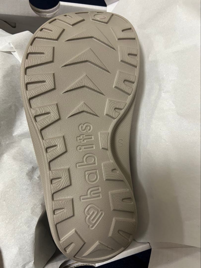 habits ビーメイクサンダル ベージュ Sサイズ