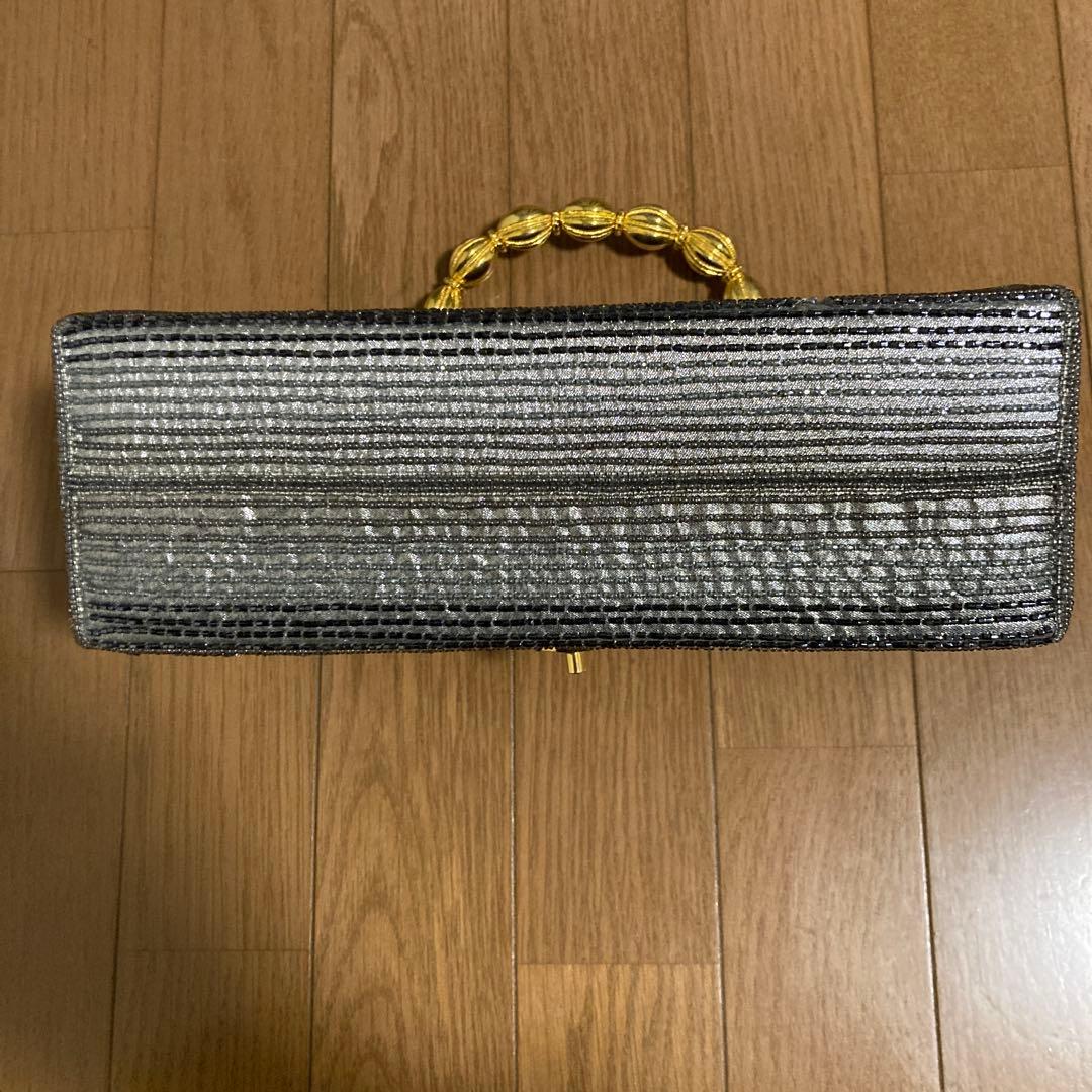 新品未使用シルバービーズ刺繍ハンドバッグ