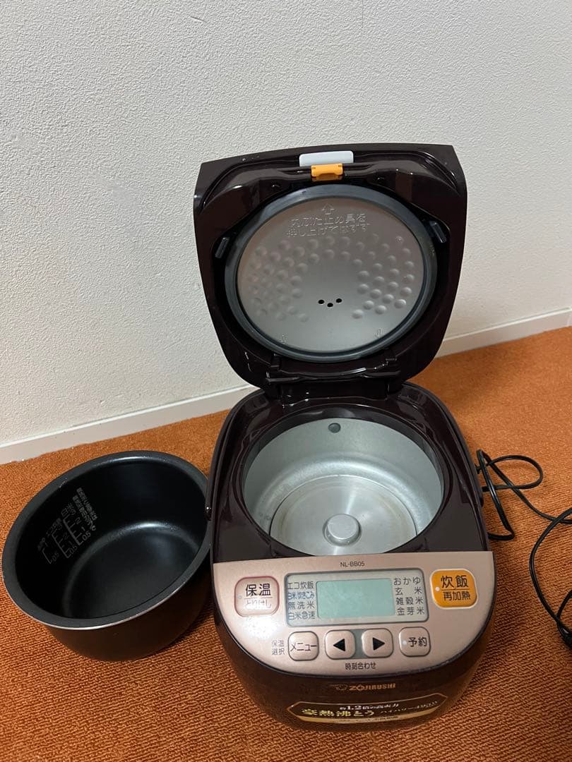 美品 ZOJIRUSHIマイコン式炊飯器・炊飯器・炊飯ジャー・極め炊き・3合炊き