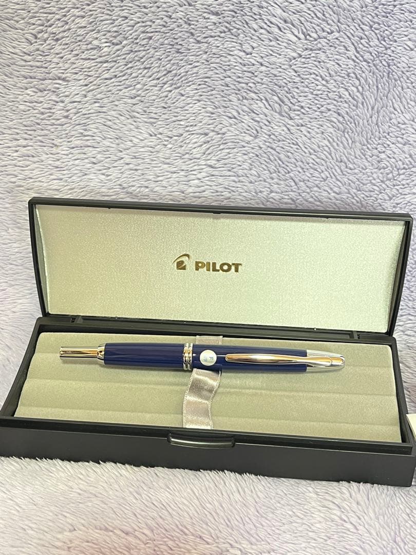 値下げしました　パイロット　万年筆　キャップレス　ダークブルー