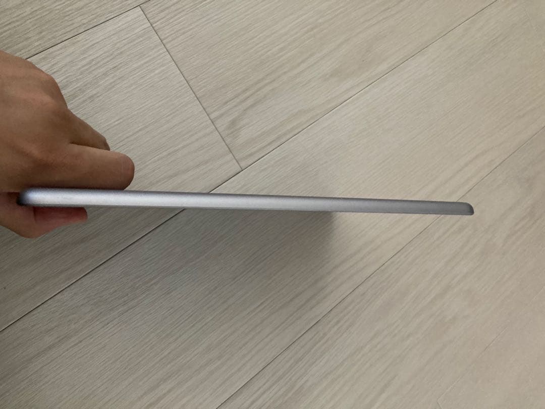 Apple iPad 第6世代 グレー　32GB