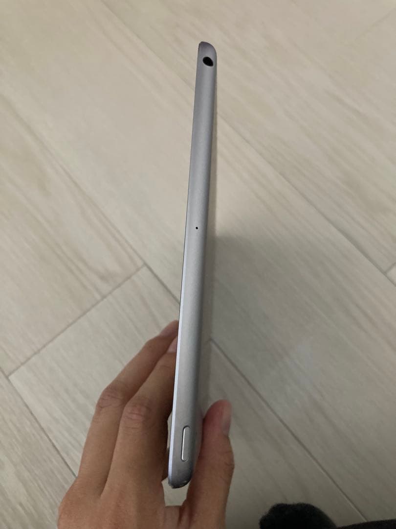 Apple iPad 第6世代 グレー　32GB