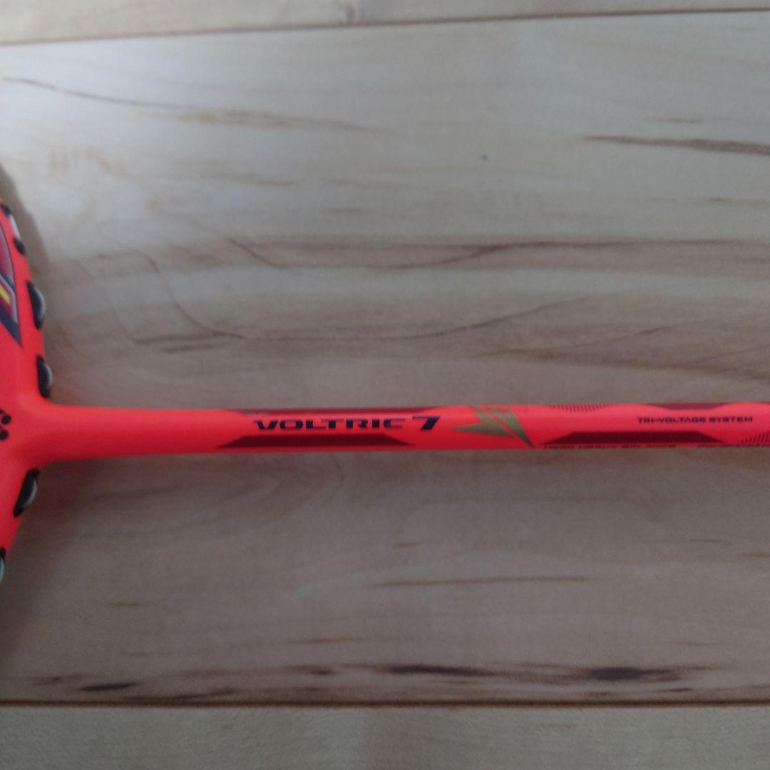 VOLTRIC 7 バドミントンラケット オレンジ