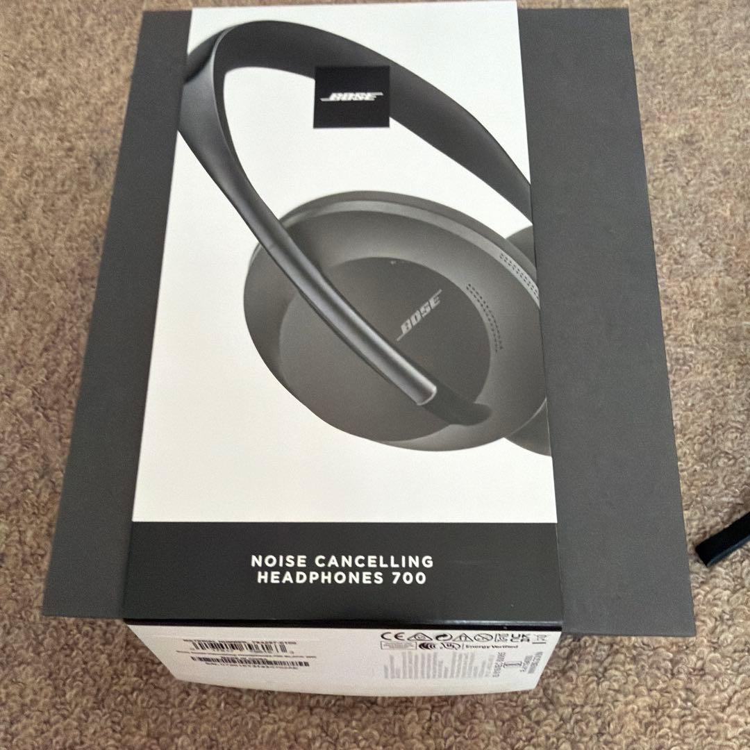 BOSE ノイズキャンセリングヘッドホン　700 箱、ケース付き