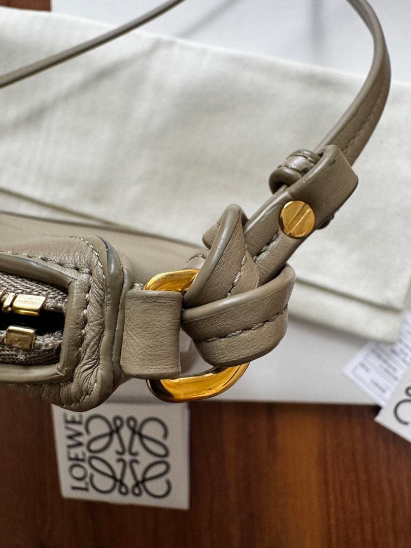 みき　LOEWE パズルファルドポチ　シャイニーナプカーフ