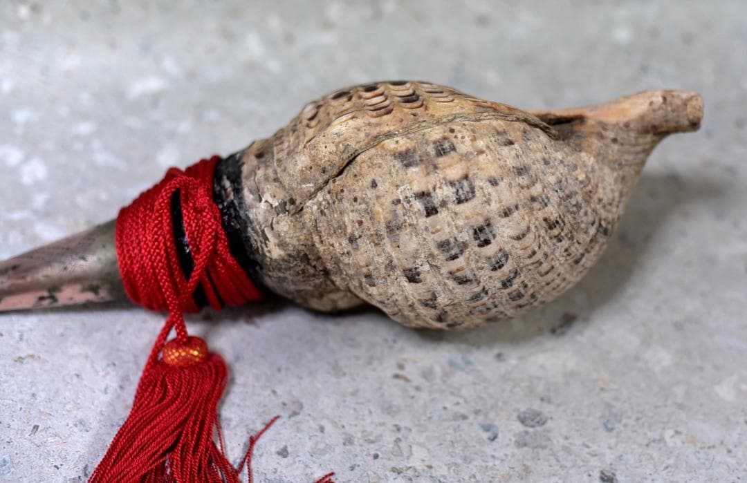 ＮＯ－１古いホラ貝、修行僧　山伏、魔よけ　和楽器