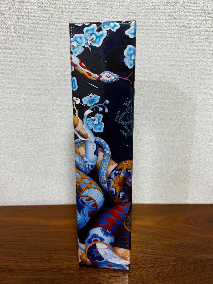 ジョニーウォーカー ブルーラベル、2025年「蛇年」限定ボトル　1本