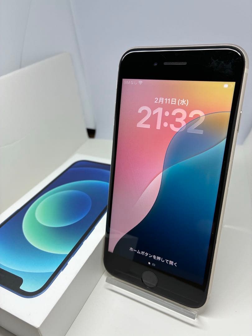 【極美品】iPhone SE3 64G スターライト　SIMフリー　新品バッテリ