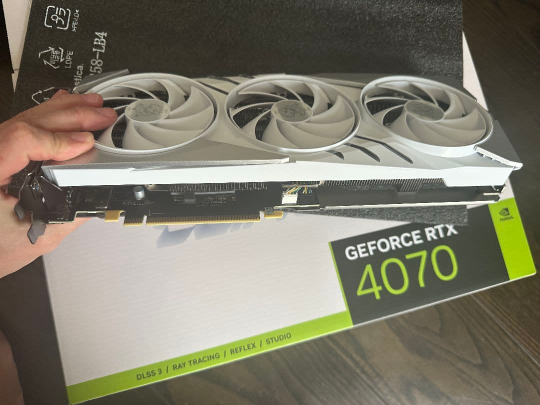 グラフィックボード・グラボ・ビデオカード MSI Gaming X Slim White GeForce RTX 4070