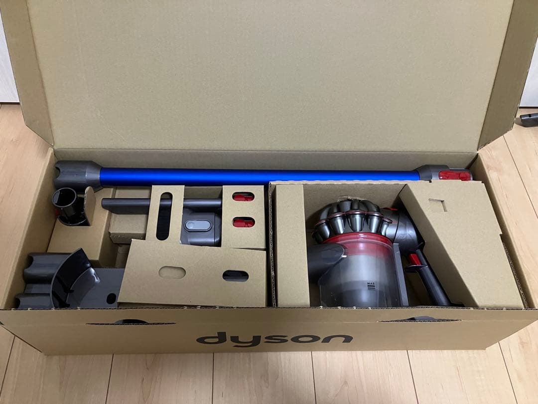 Dyson V8 slim fluffy セット　※1/17中限り値引き金額