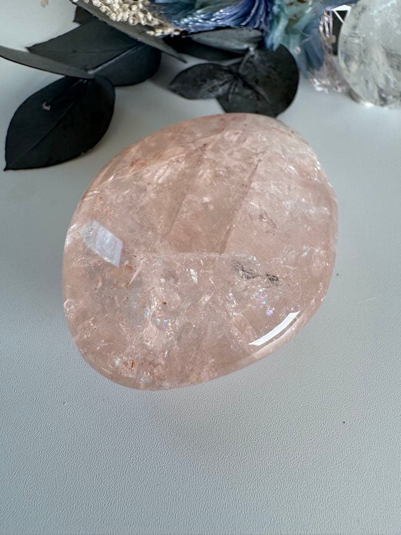 濃いピンク　ピンククリアクォーツ　パーム　虹だらけ　流通名　ピンクアゼツライト