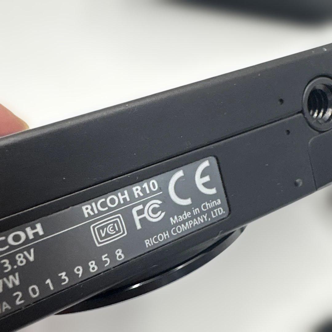 美品　RICOH R10 コンパクトデジタルカメラ