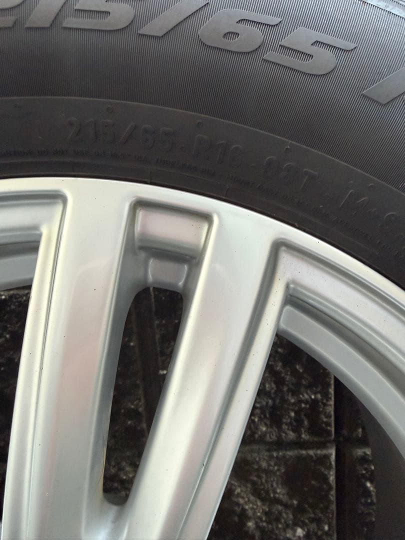 送料無料！215/65R16 2023年製スタッドレスホイール４本