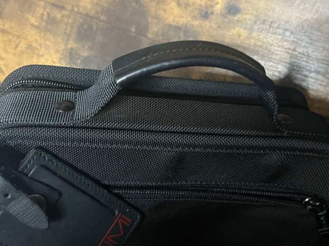 【美品】TUMI ブラック ショルダーバッグ213D3