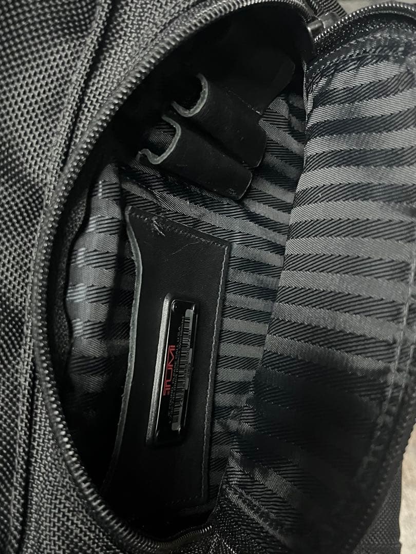 【美品】TUMI ブラック ショルダーバッグ213D3