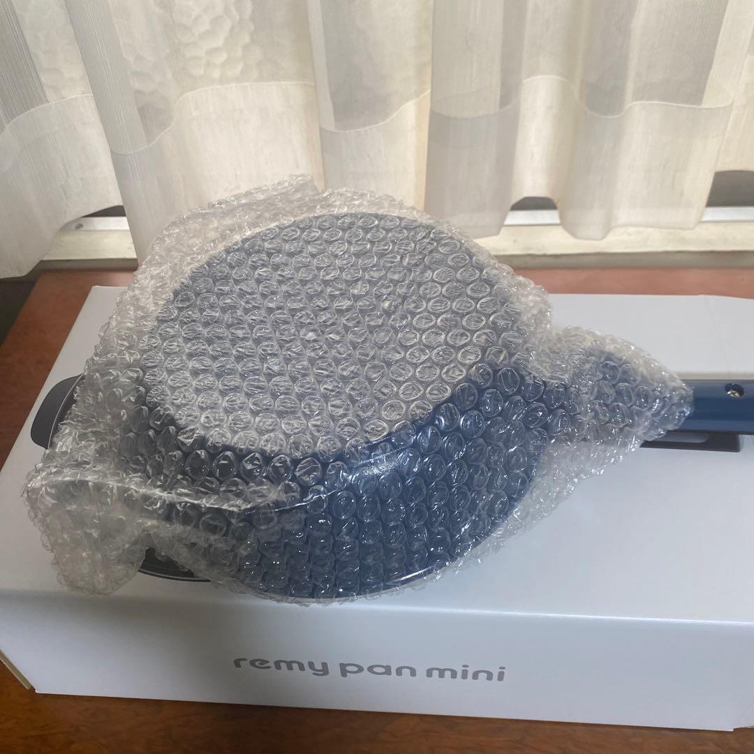 remy pan mini ネイビーのフライパン ルーシーちゃん