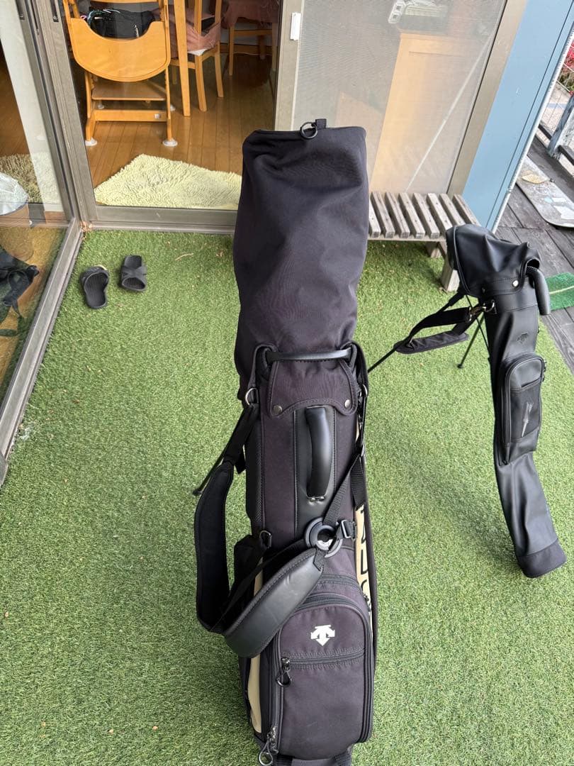 DESCENTE キャディバッグ 黒 スタンド付き