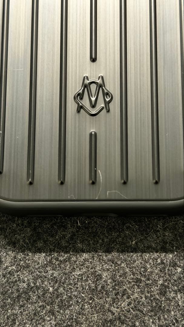 RIMOWA iPhone 17 Pro ケース