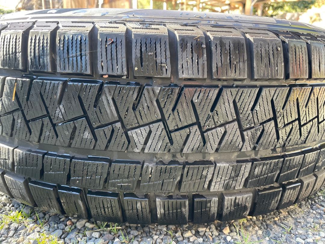 Naokin ⭐︎バリ溝アウディQ5 スタッドレス235/60/R18