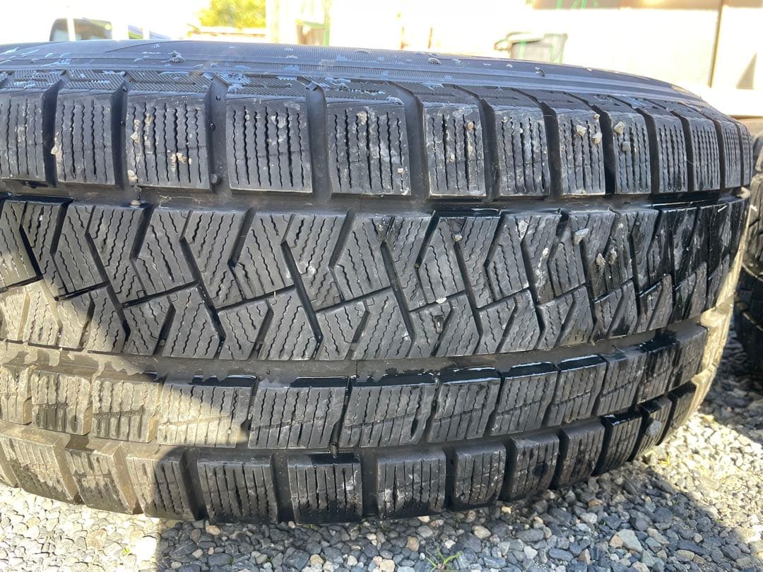 Naokin ⭐︎バリ溝アウディQ5 スタッドレス235/60/R18