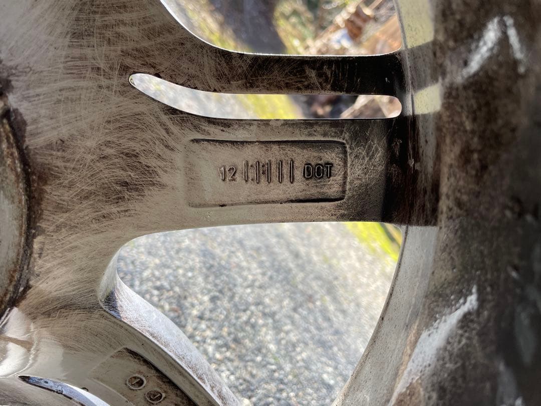 Naokin ⭐︎バリ溝アウディQ5 スタッドレス235/60/R18