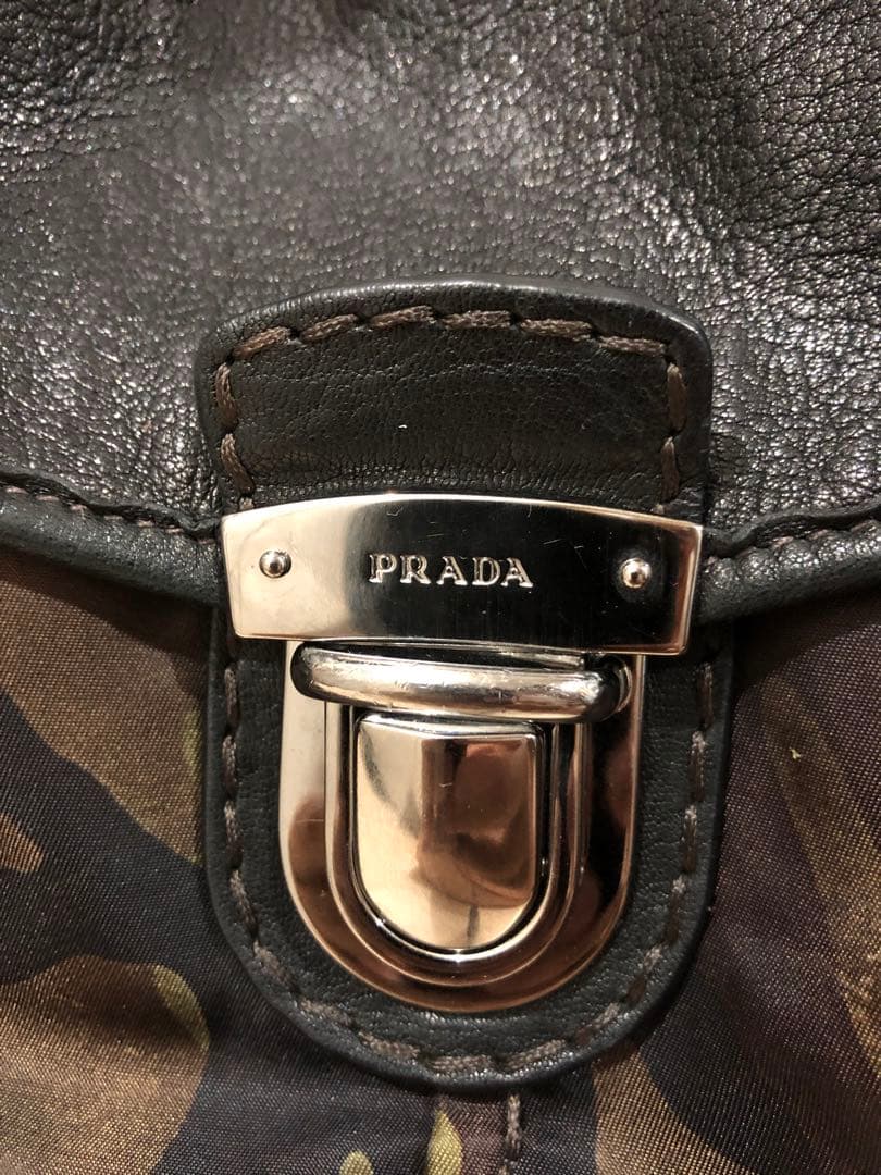 プラダ　カモフラージュ　ハンドバッグ　迷彩