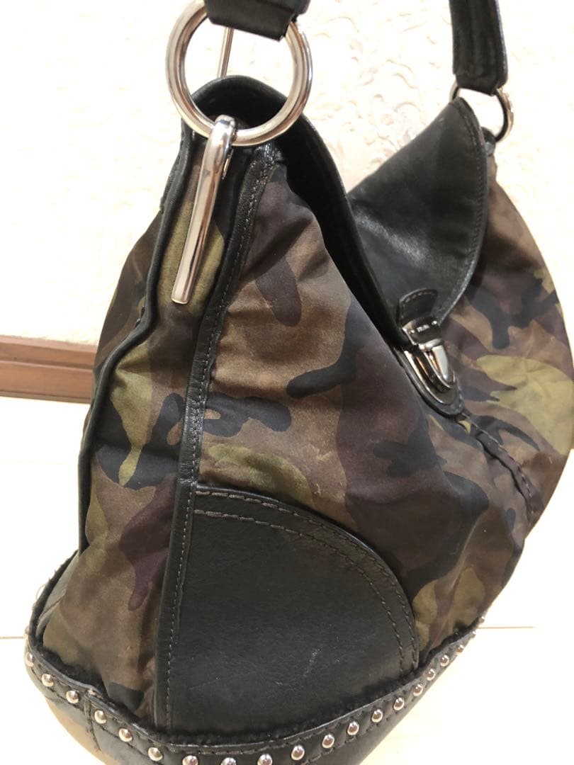 プラダ　カモフラージュ　ハンドバッグ　迷彩