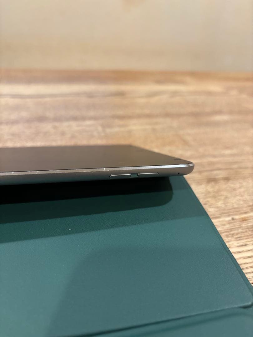 iPad mini 4 32GB ワイヤレスキーボードケース等おまけ付き