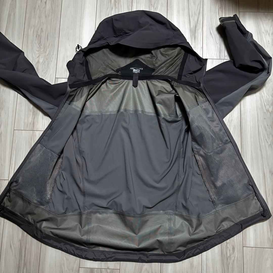 アークテリクス　アルファコンプ　メンズS グレー　ナイロン　ゴアテックス