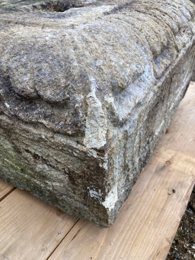 宝殿竜山石燈篭残欠　傘　中台　竿　基礎　黄竜石