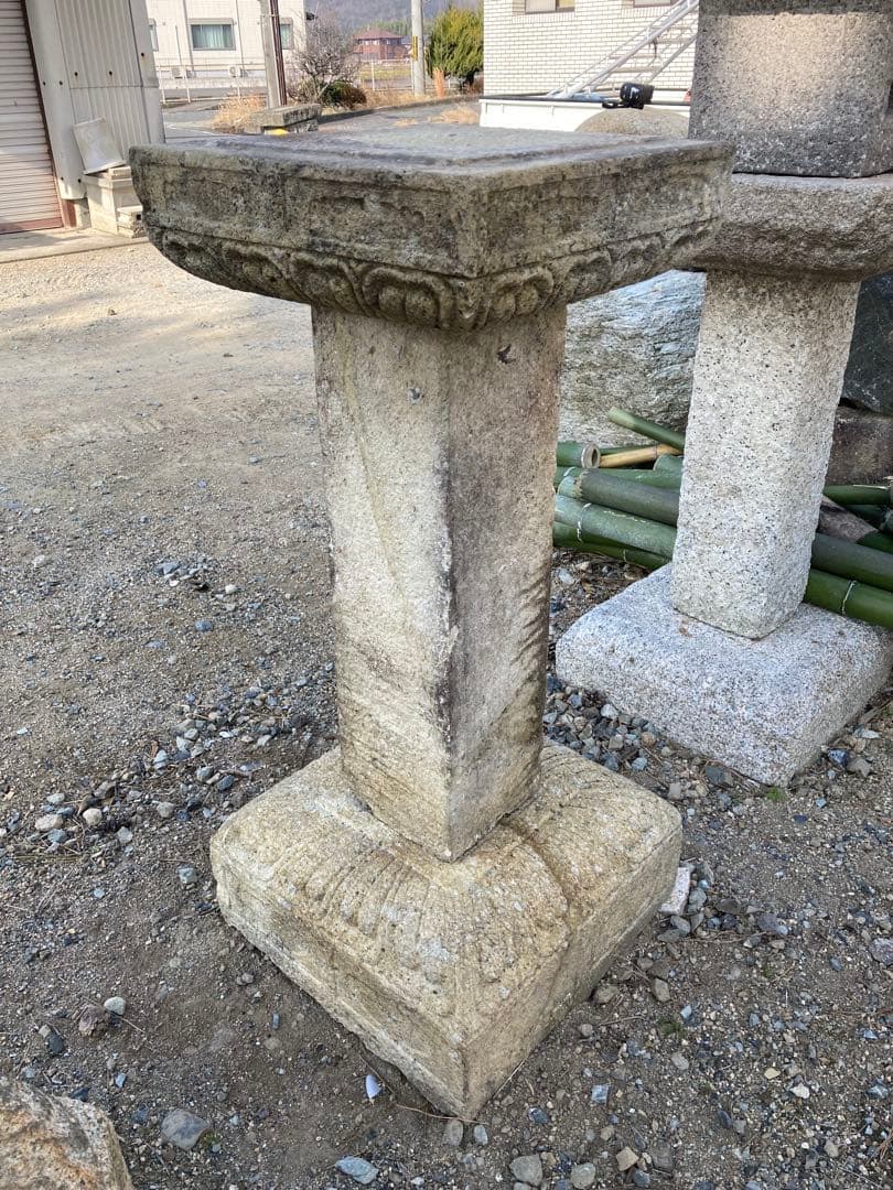 宝殿竜山石燈篭残欠　傘　中台　竿　基礎　黄竜石