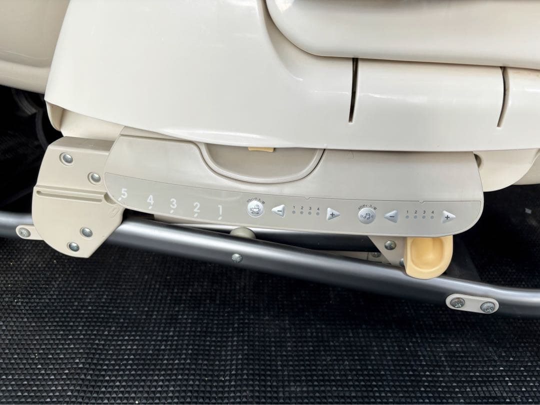 16日まで！Combi ロアンジュオートスイング ホワイト