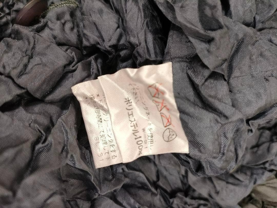 N*o様 イッセイミヤケ　バイカラー　メタルグレー　ベスト　しわ加工