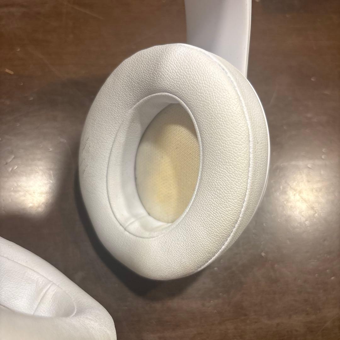 beatsホワイト ワイヤレスヘッドホン