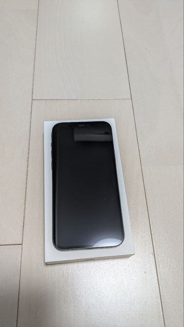 【美品】Apple iPhone 12 ブラック 本体