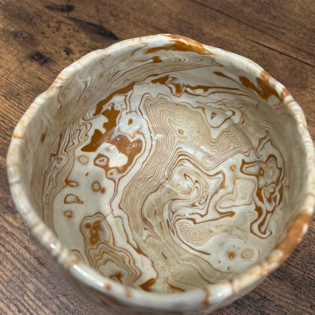 マーブル模様の陶器製茶碗