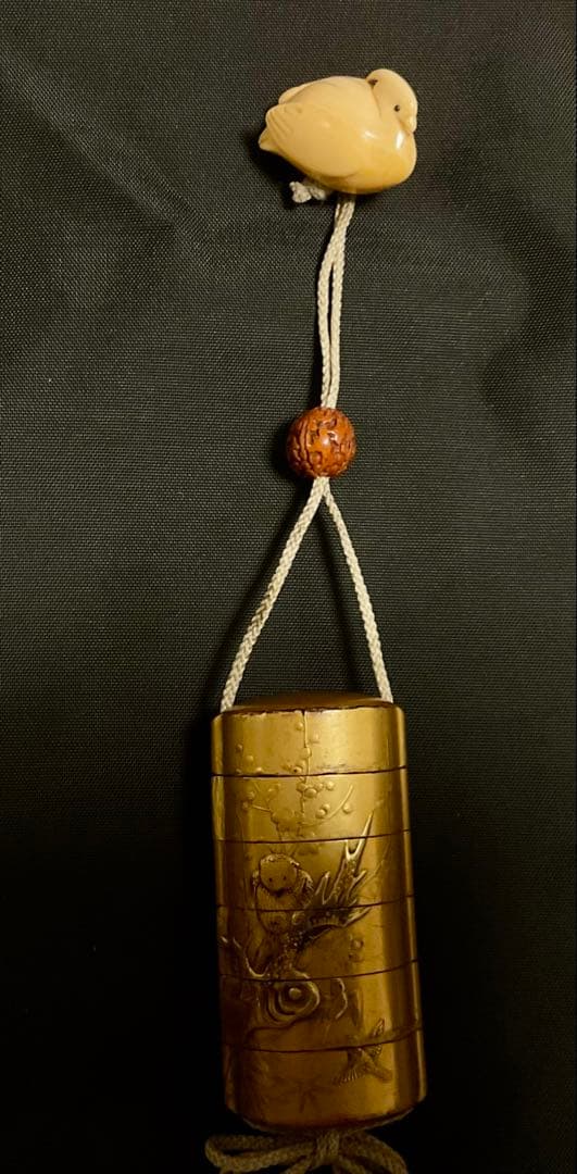 花鳥蒔絵印籠・牙刻鳥根付・箱・座布団付