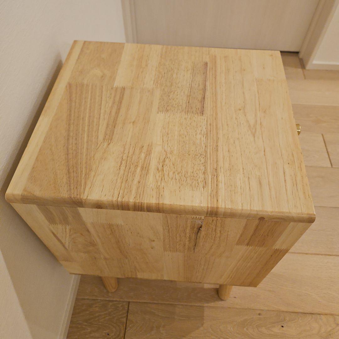 ナイトテーブル