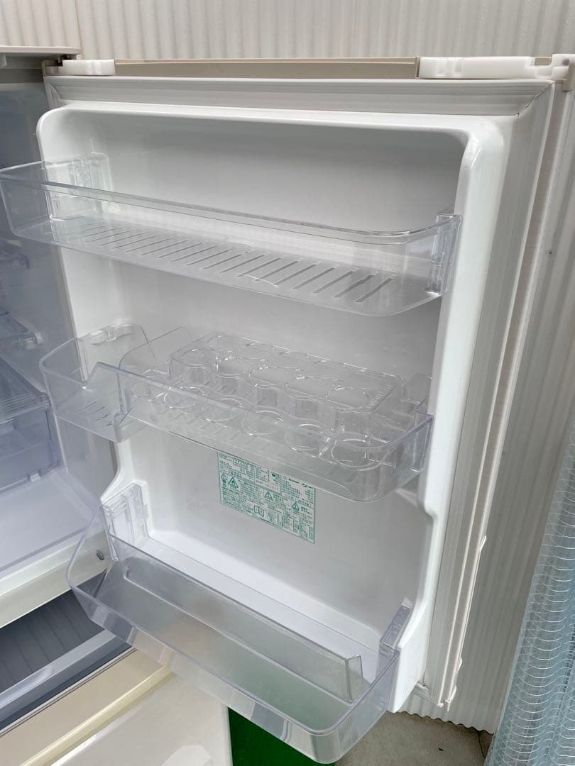 826 シャープ 左右どっちもドア 3ドア冷蔵庫 プラズマクラスター 自動製氷付