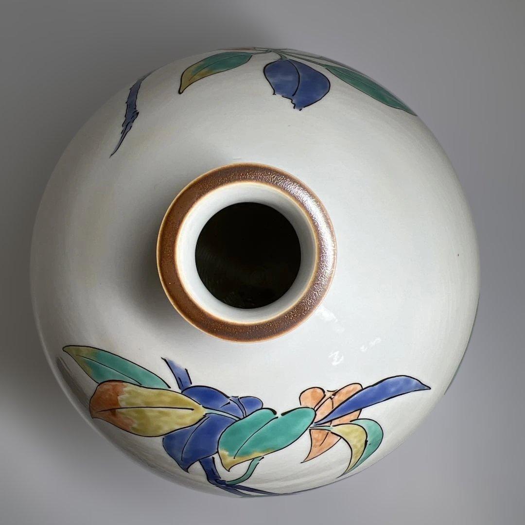 酒井田柿右衛門　濁手本作あけび文花瓶　高さ約25.5㎝ 東Y7-1006☆2F