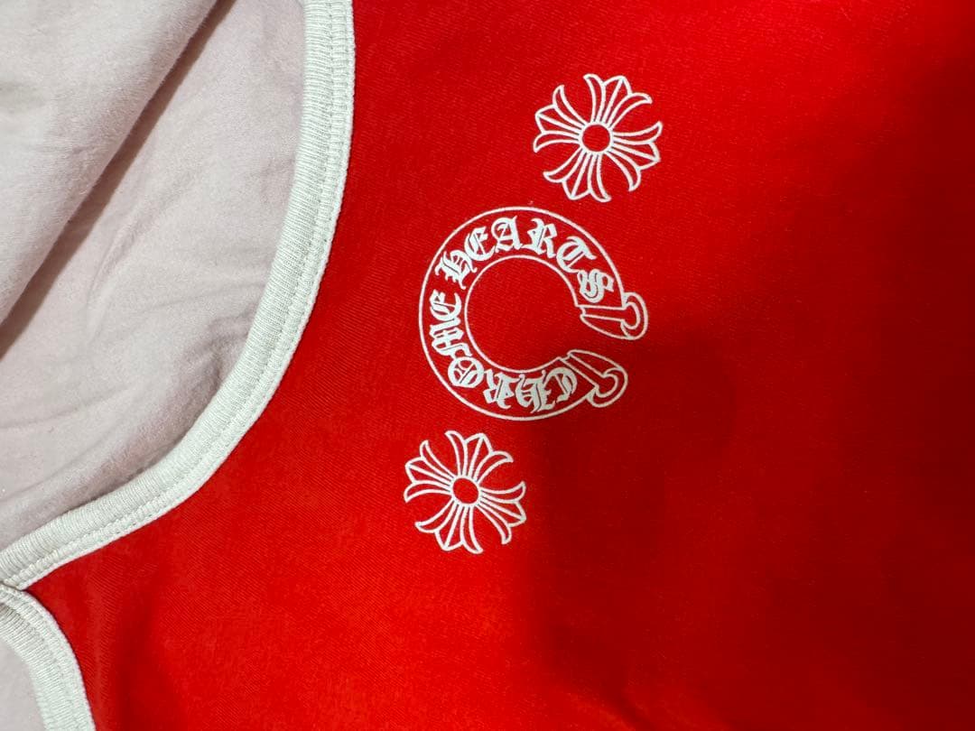 レッドキャミソール Cマーク プリント