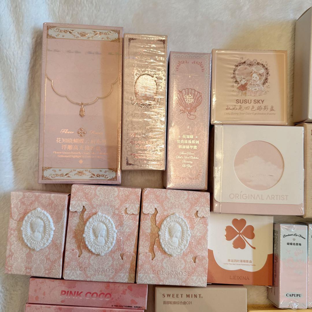 メイク リップ アイシャドウまとめ売り 58点 、ブレスレット